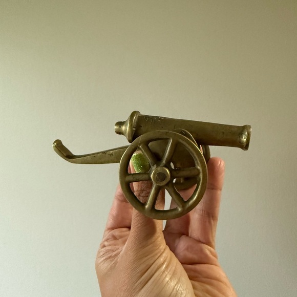 Collectible vintage brass military cannon-desktop - Picture 1 of 5